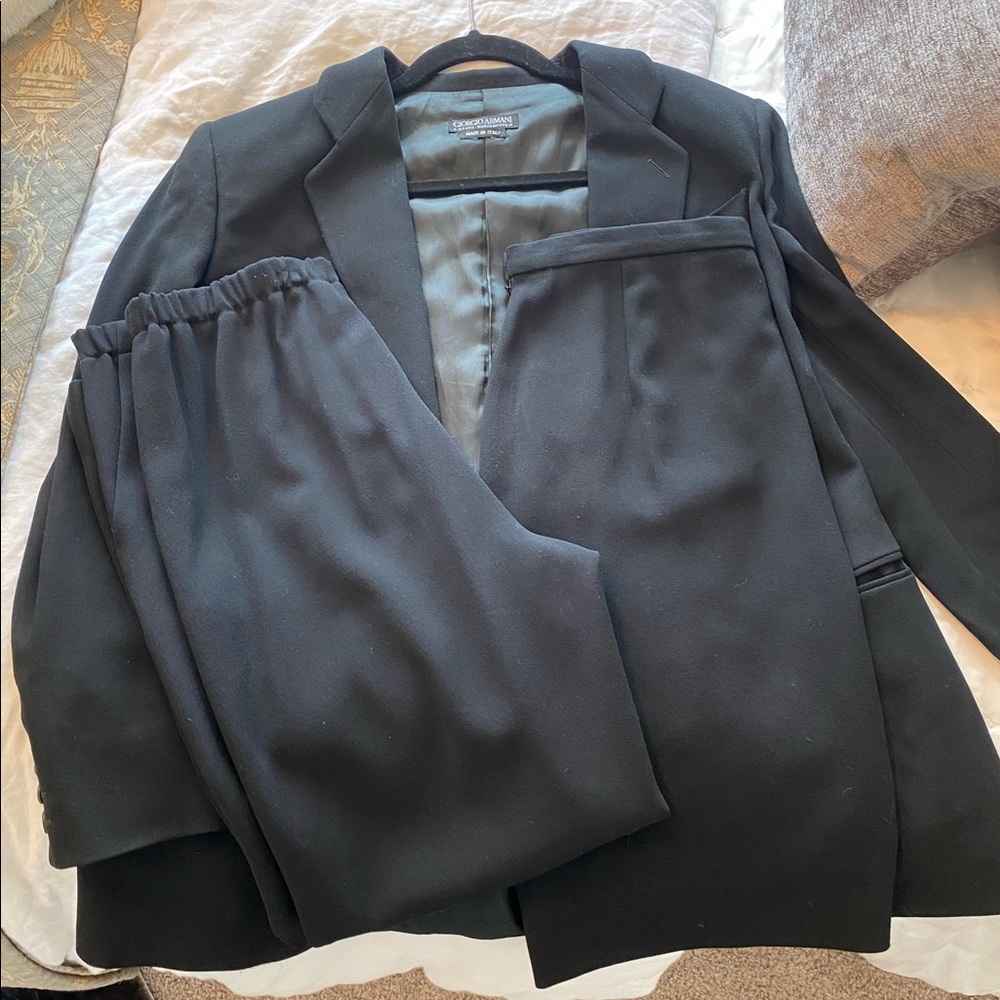 GIORGIO ARMANI
BLACK WOOL WOMEN’S 3 PIECE SUIT